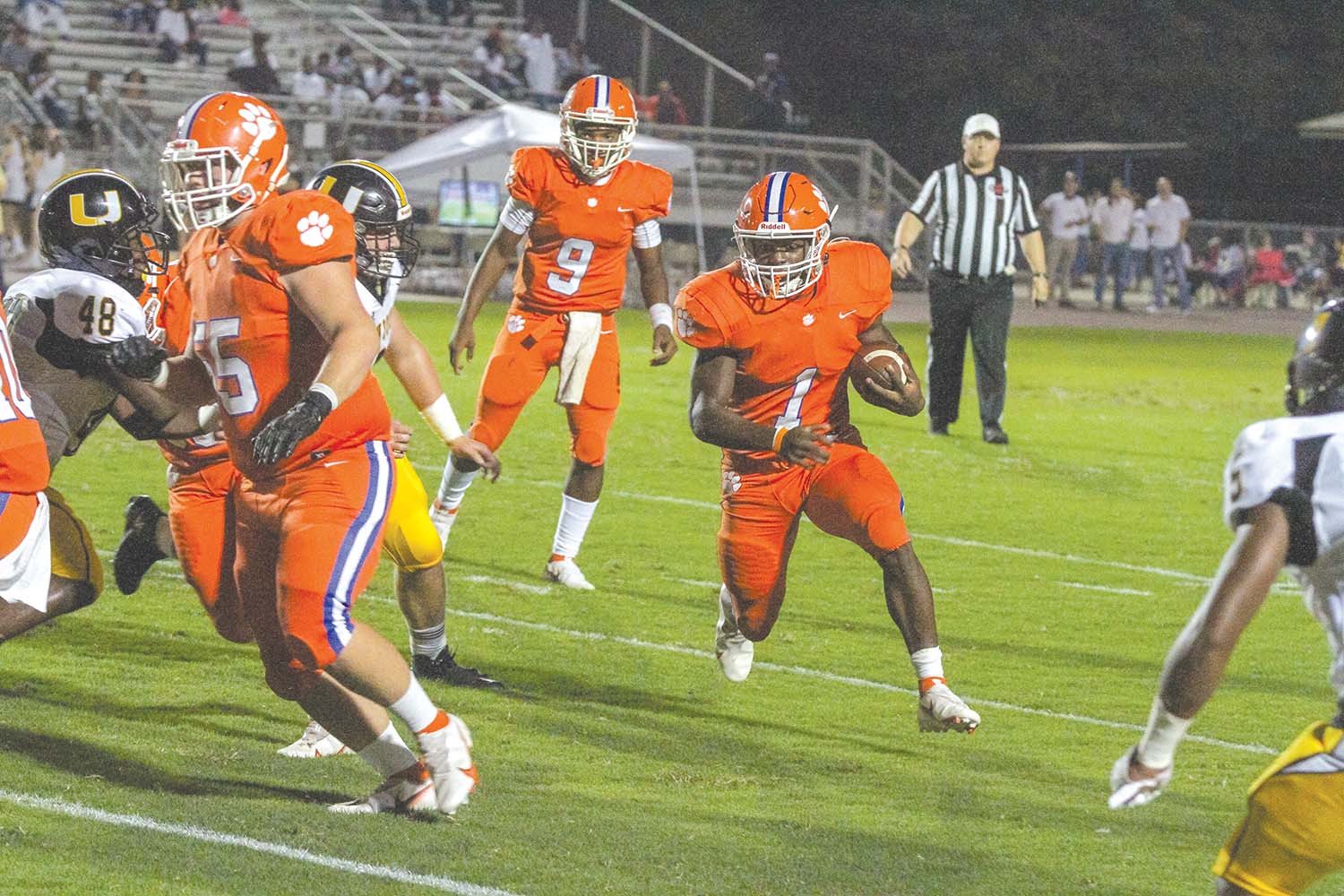 Davarian McDonald helps pave the way for Carlois Walker | The Appeal