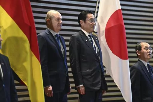 German Chancellor Olaf Scholz, right, and Japan's Prime Minister Fumio Kishida attend an honor guard welcoming ceremony at the prime minister's official residence in Tokyo Saturday, March 18, 2023. (David Mareuil/Pool Photo via AP)